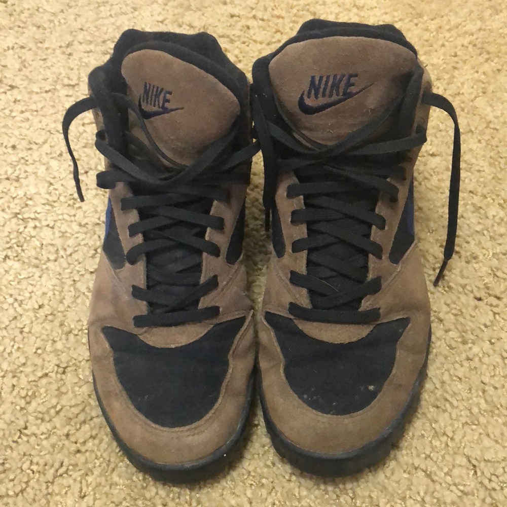 Nike size 7 Hiking Boots EUC